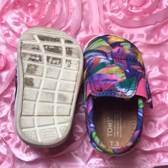 Toms - Picture 3 of 5